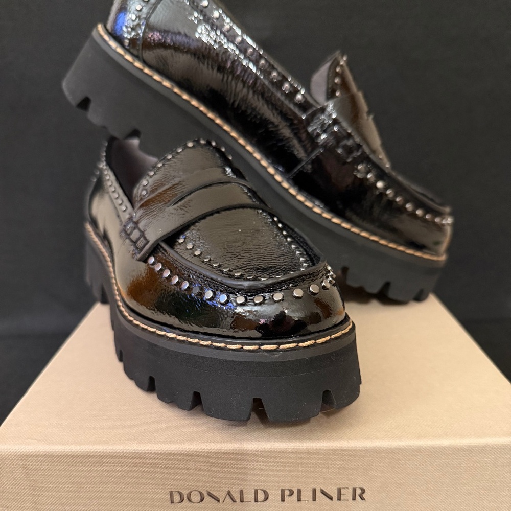 NWT Donald Pliner Loafers Black, Size 6